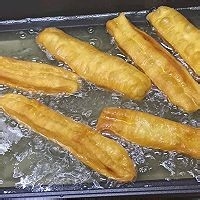 在家做香酥可口的油条