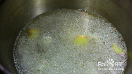 鳕鱼油面筋汤的做法