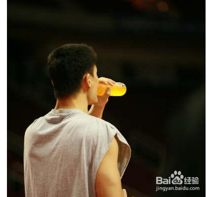 打篮球时不能做的事情