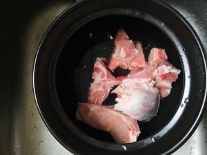 雪梨南北杏无花果猪骨汤