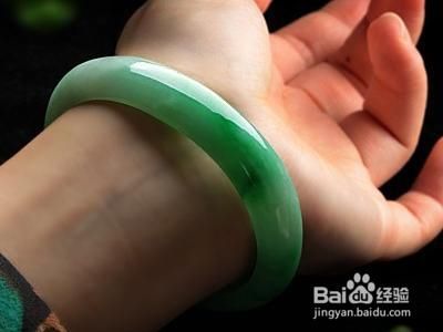 玉镯应该戴在哪只手呢 百度经验
