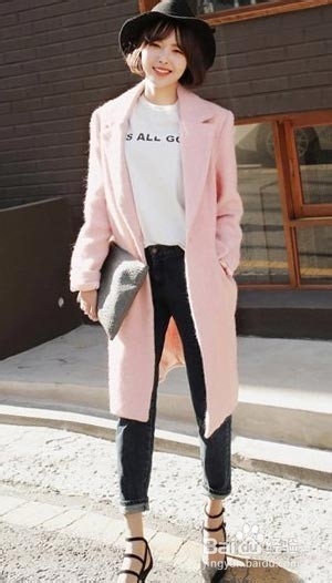 OL冬季穿中长大衣+紧身裤 时尚又显女人味