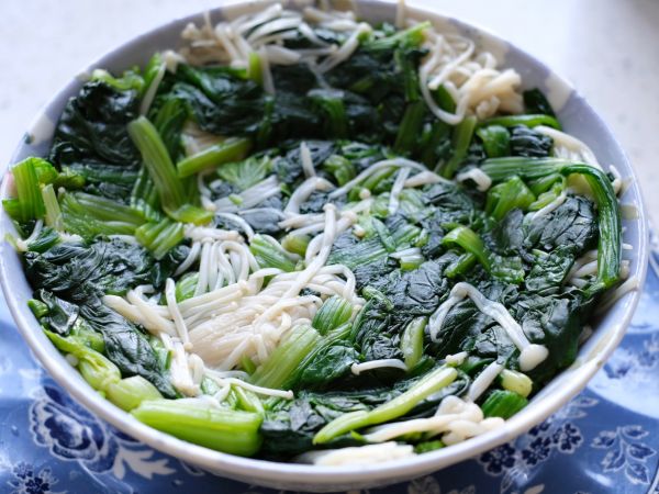 凉拌菠菜金针菇