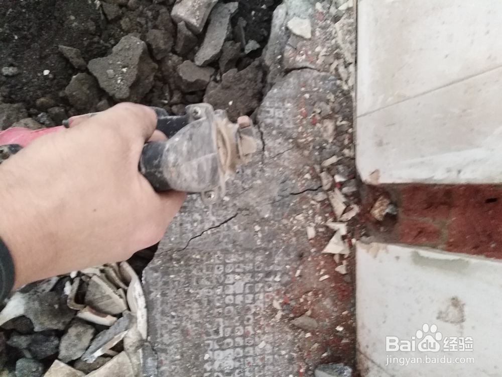 如何打混凝土厕所地面