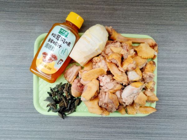 冬笋木耳炖鸡汤