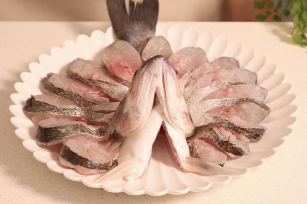 孔雀开屏清蒸鲈鱼