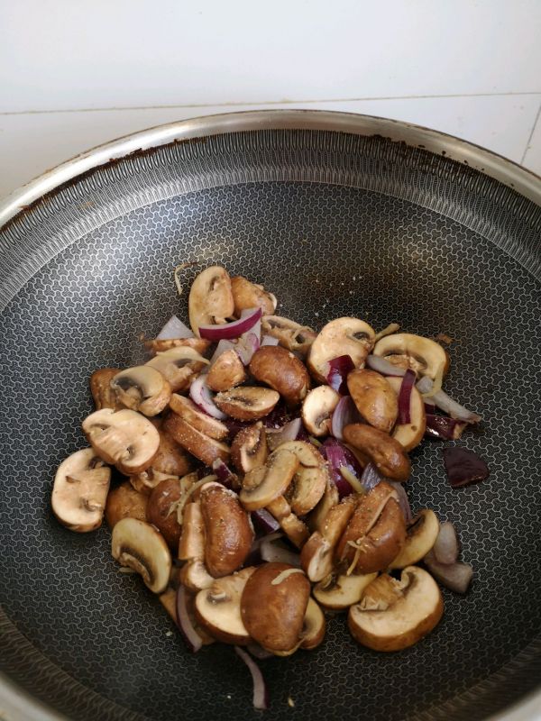 腊肠炒蘑菇青椒