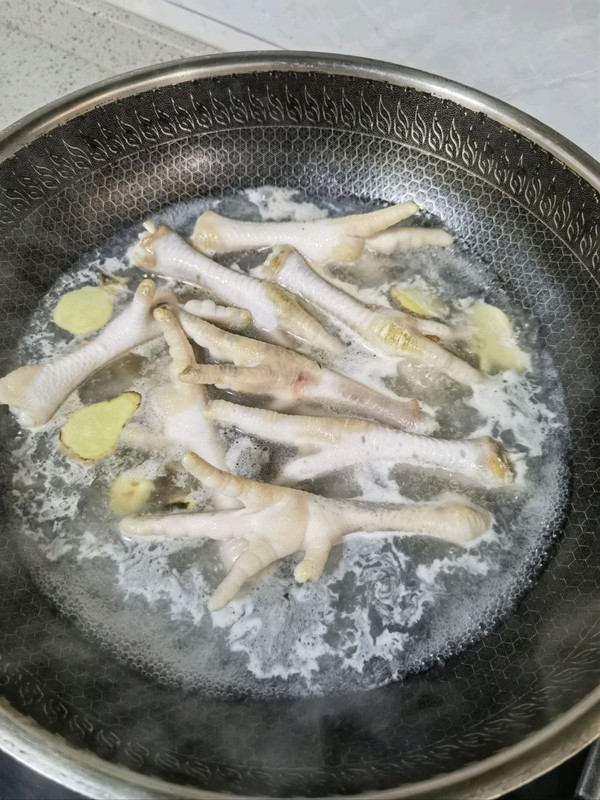 木瓜眉豆花生鸡爪汤