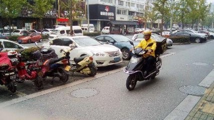 外卖小哥雨天如何送餐