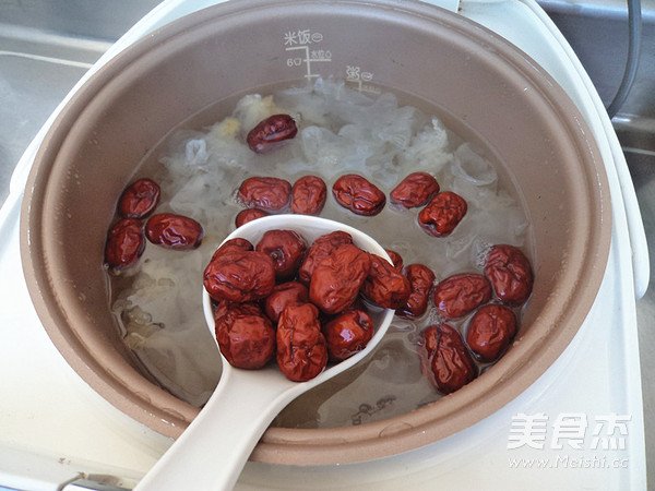 紫薯红枣银耳羹