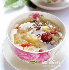夏天降暑必备--银耳莲子百合糖水