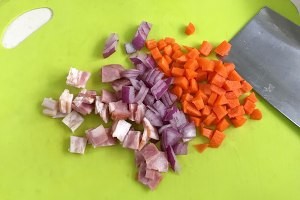 怎么做香喷喷的鲜虾菠萝炒饭