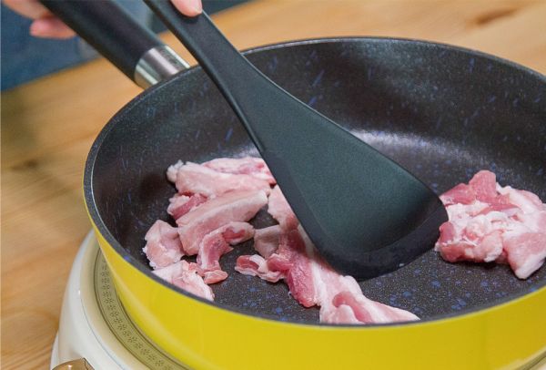 五花肉干煸土豆片