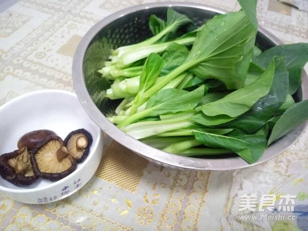 青菜炒香菇的做法