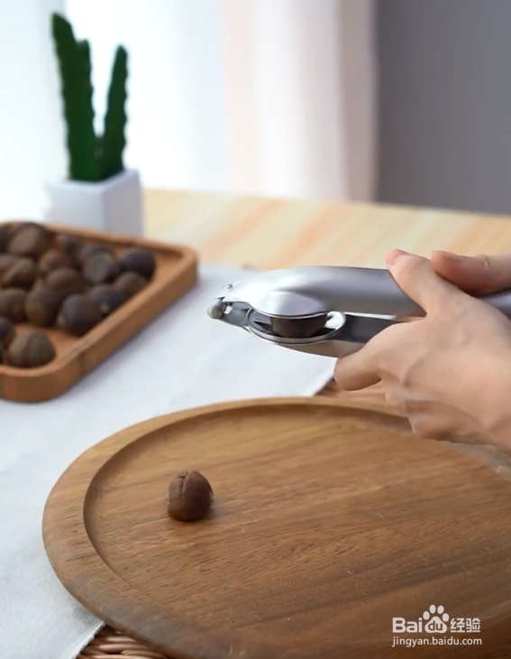 剥栗子神器怎么用