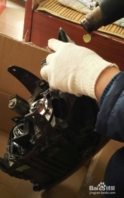 经典福克斯大灯镜面怎么拆