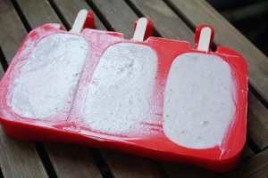 养生食补免搅打纯素草莓脆皮冰激淋的做法