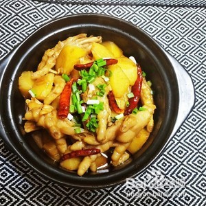 鸡爪和什么一起烧好吃