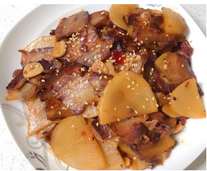 不放盐的腊肉土豆片