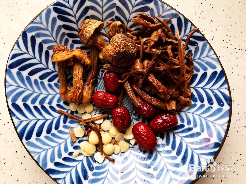 做出入味的姬松茸茶树菇鸡汤