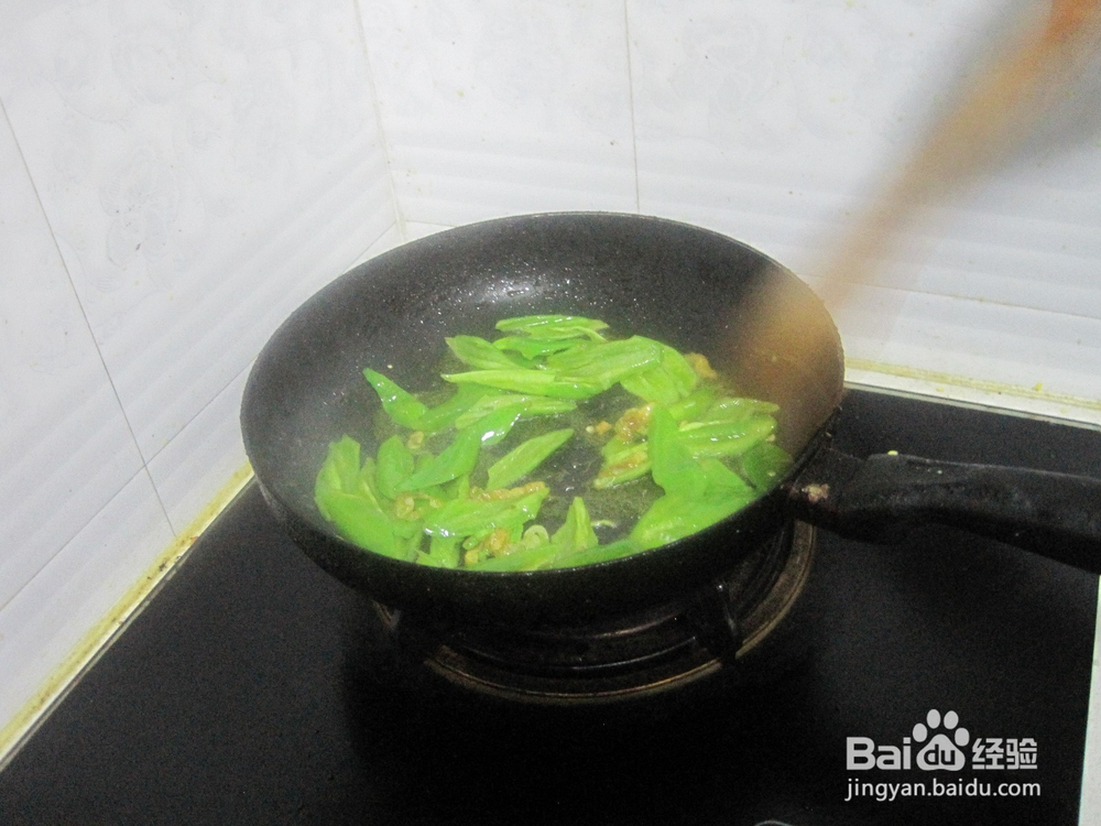 如何做青椒火腿炒鸡蛋