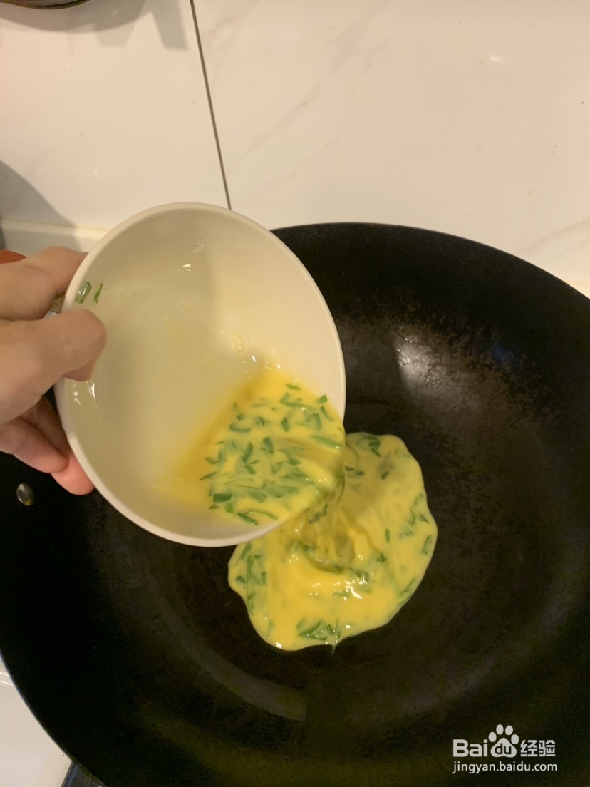 一个人做快手胡萝卜木耳炒蛋