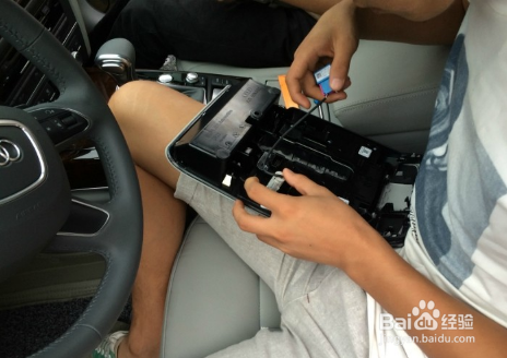 来看看怎么给爱车加装高配LED顶灯