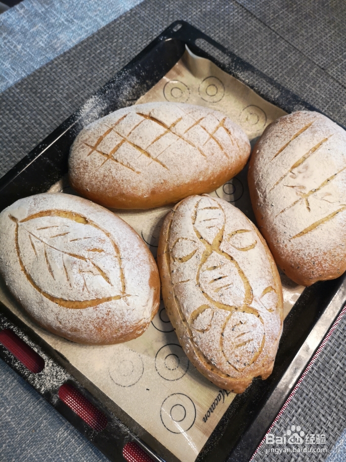 厨爸教你做亚麻籽黑芝麻欧包