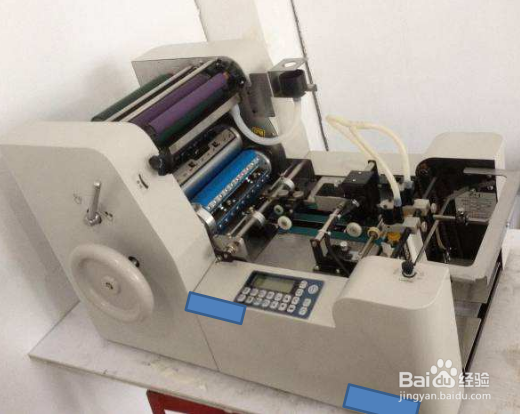 如何用AI来制作名片