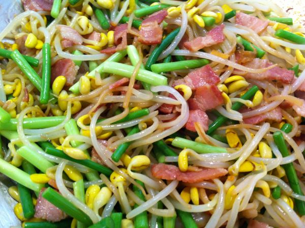 培根炒黄豆芽蒜苗