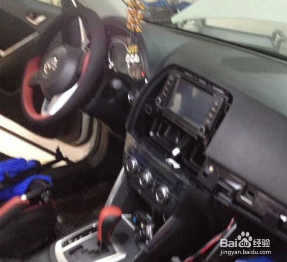 来给自己的车上更换一下新的音响试试效果