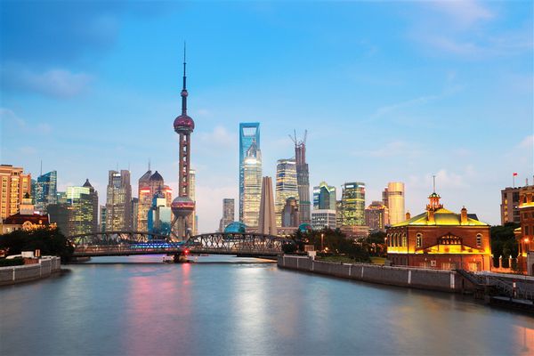 上海外滩,东方明珠,是在上海的哪个区?浦东新区吗?还是浦西