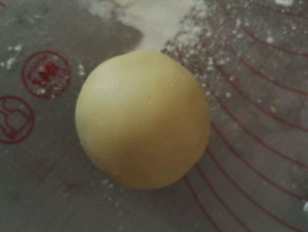 传统广式蛋黄月饼