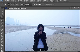 PS中怎么快速简便去除照片上多余的人