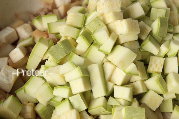 西葫芦鲍菇炸酱面