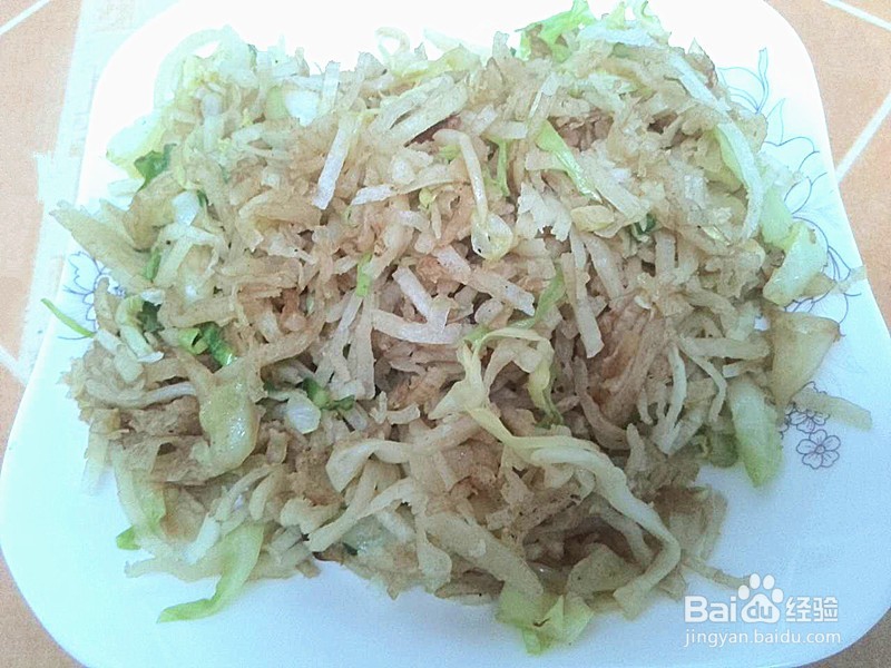 圆白菜炒饼条的做法