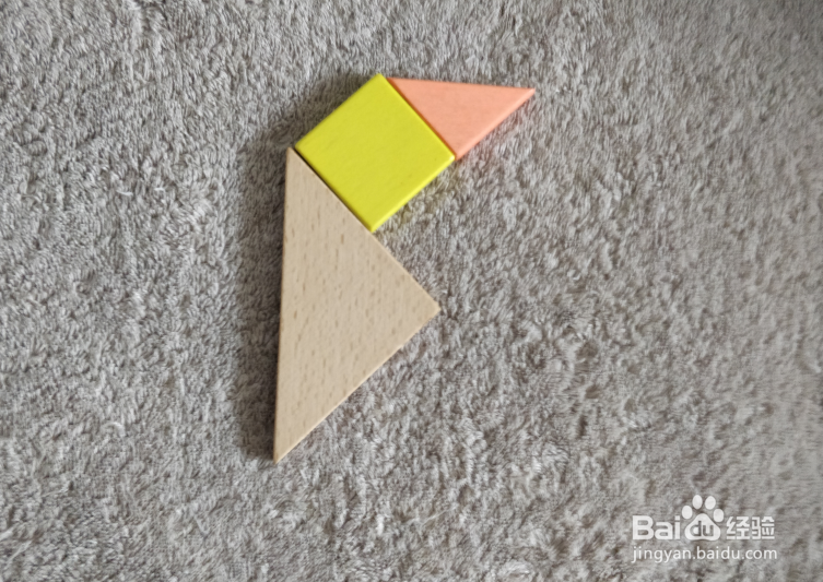 用七巧板怎样拼一只站着抬头看的企鹅?