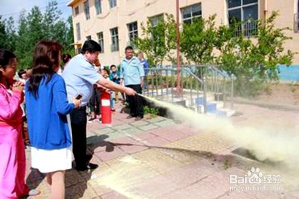 使用干粉ABC灭火器的注意事项有哪些？