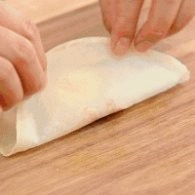 制作肉馅蛋黄派