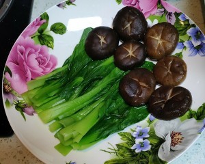 养生食补香菇油菜的做法