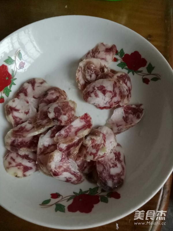 香肠炒蒜苗的做法