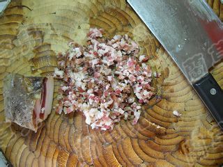 腊味茄肉生煎包