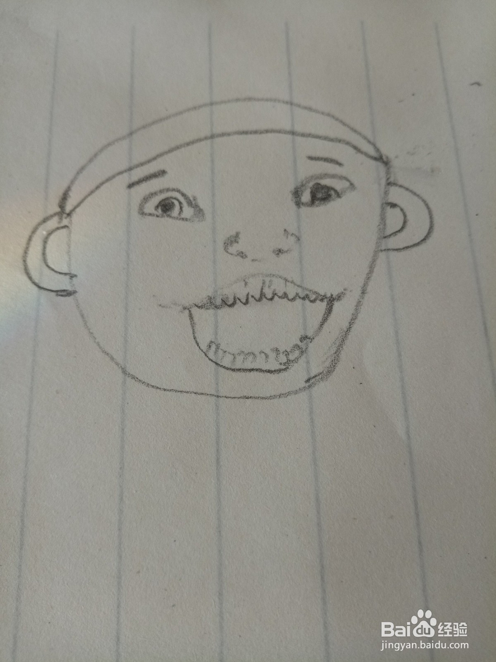 举起双手的小孩