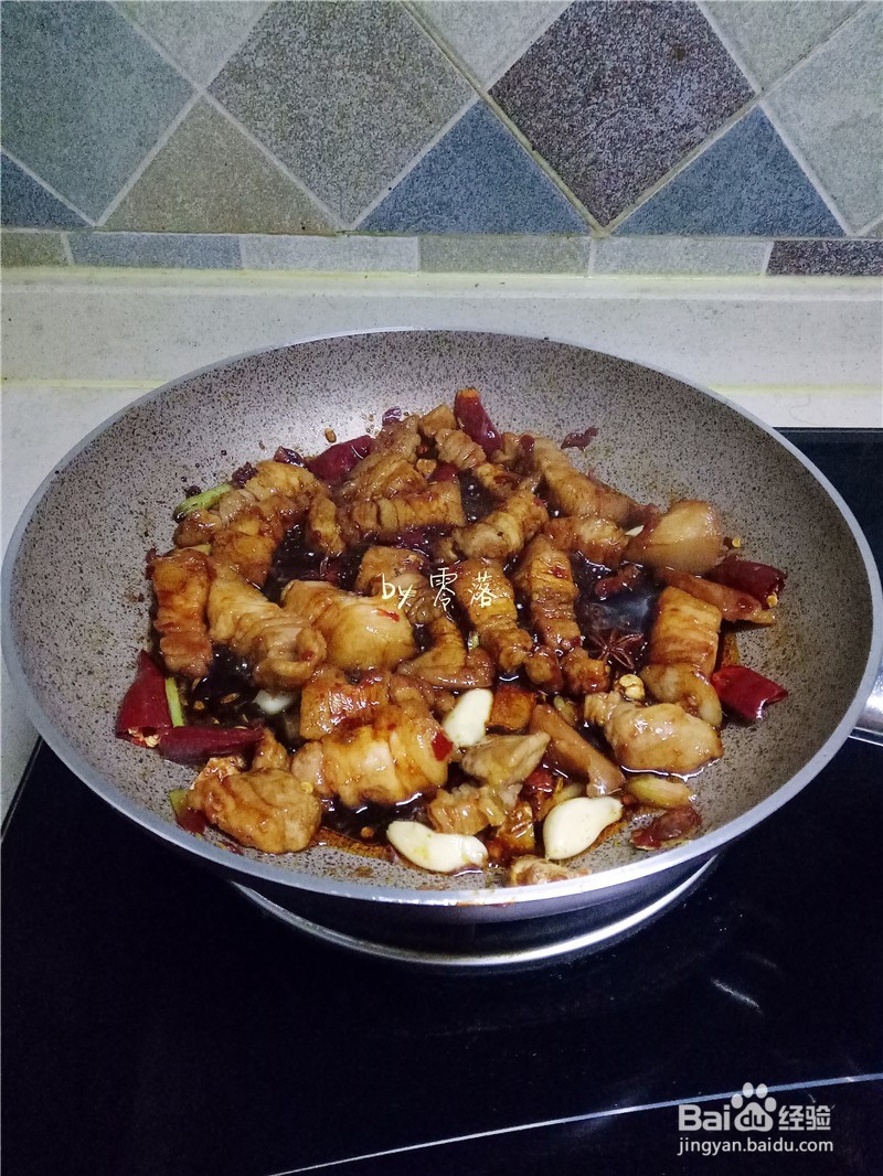 五花肉炖粉条——五花肉粉条一起炖，香惨了！