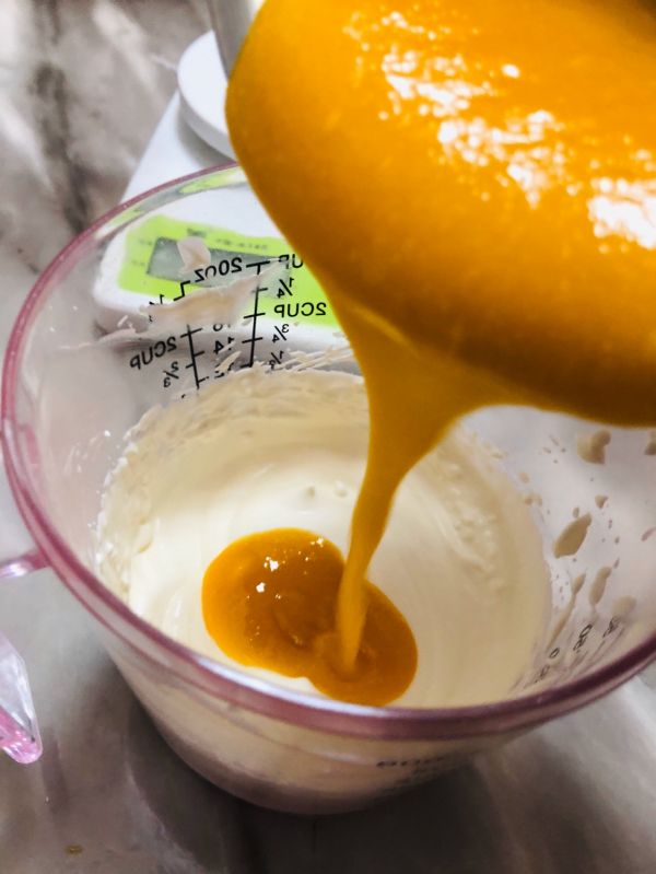 椰浆芒果慕斯蛋糕