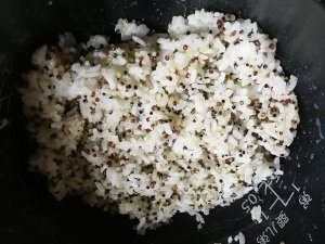 教你怎么做藜麦牛肉油菜饭团