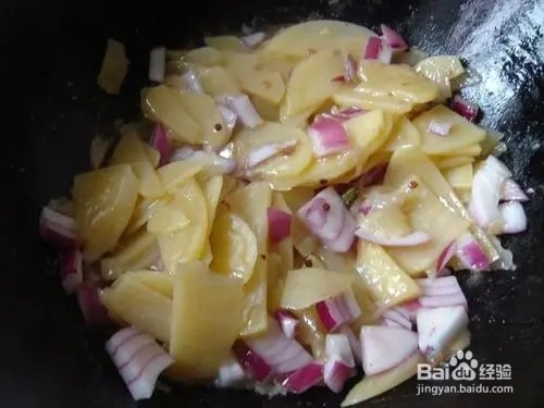 土豆片炒洋葱