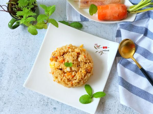 鳕鱼胡萝卜鸡蛋炒饭