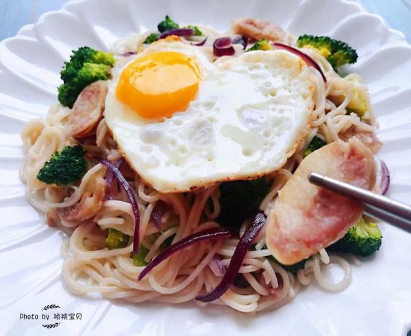 时蔬香肠炒米粉