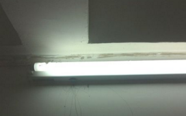 灯泡一闪一闪解决办法